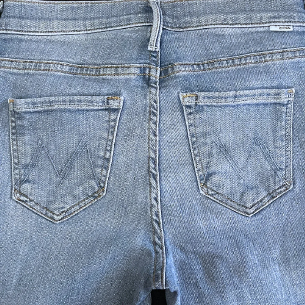 MOTHER NWT Size 25 The Runaway Step Fray Flare Leg Frayed Hem Light Blue Jeans - Picture 5 of 13